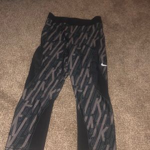 Nike pro hypercool capris